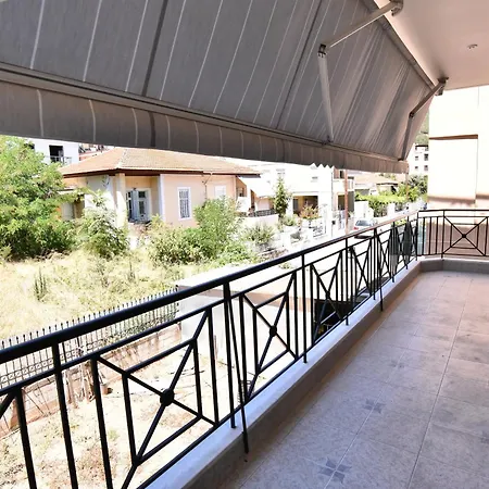 Elia Apartment *