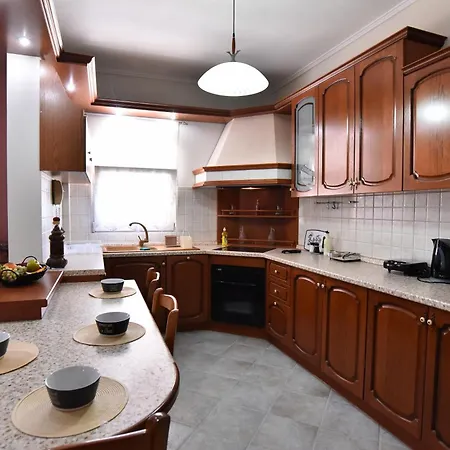Elia Apartment *